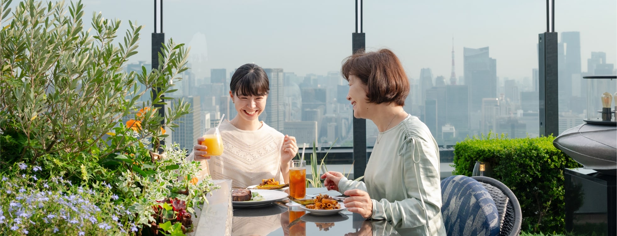 東京にあるハイクラスのホテルレストランで過ごす、食事の時間を贈れます